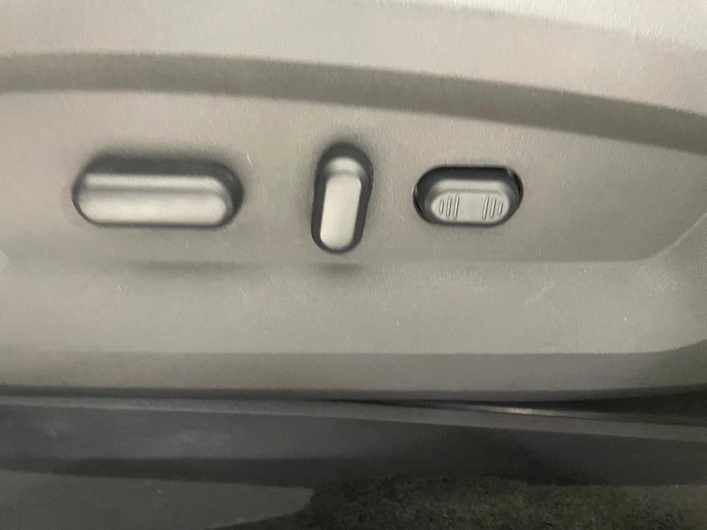 Used 2011 Lincoln MKX AWD w/ 102A Rapid Spec Order Code image 11