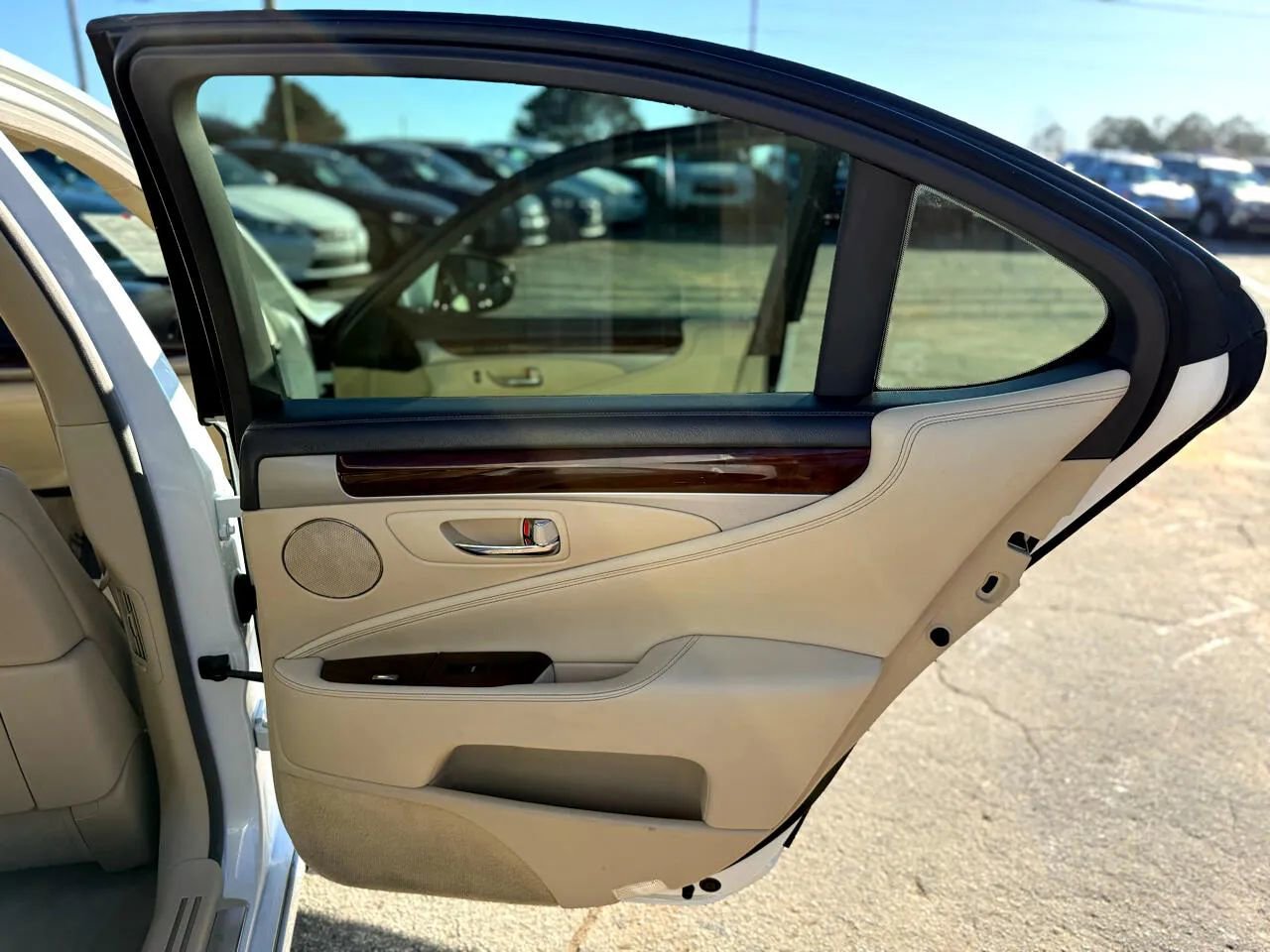 Used 2015 Lexus LS 460 w/ Comfort Package RWD image 38