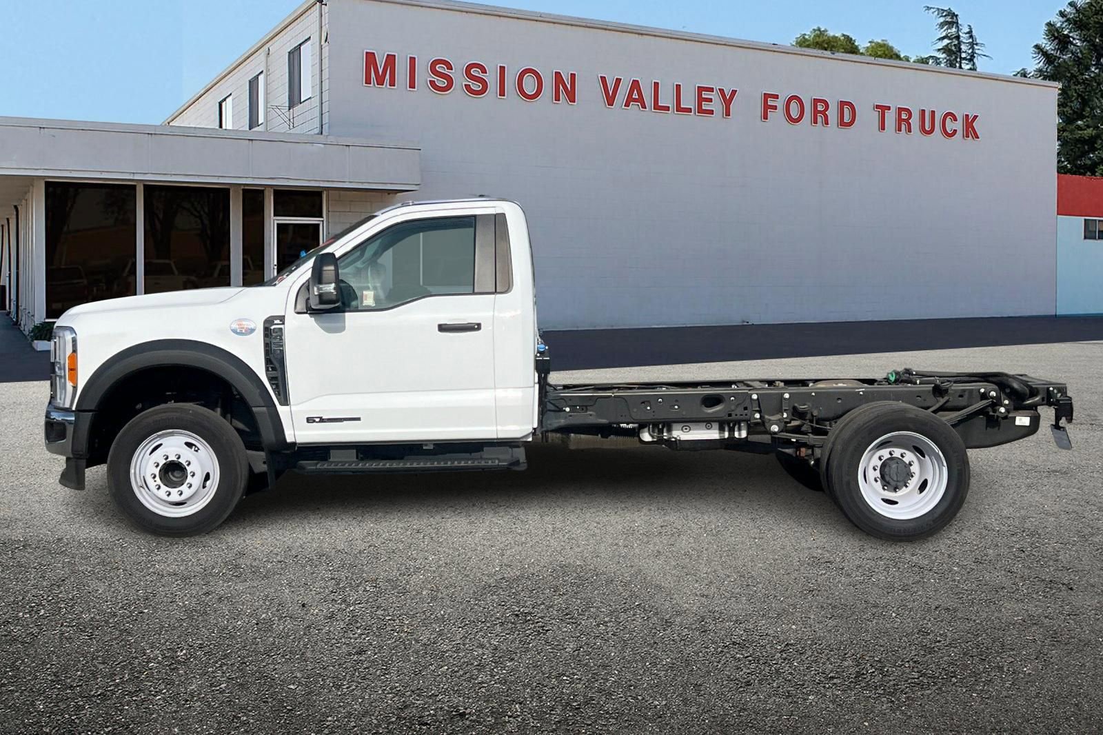 New 2023 Ford F450 XL w/ XL Chrome Package image 7