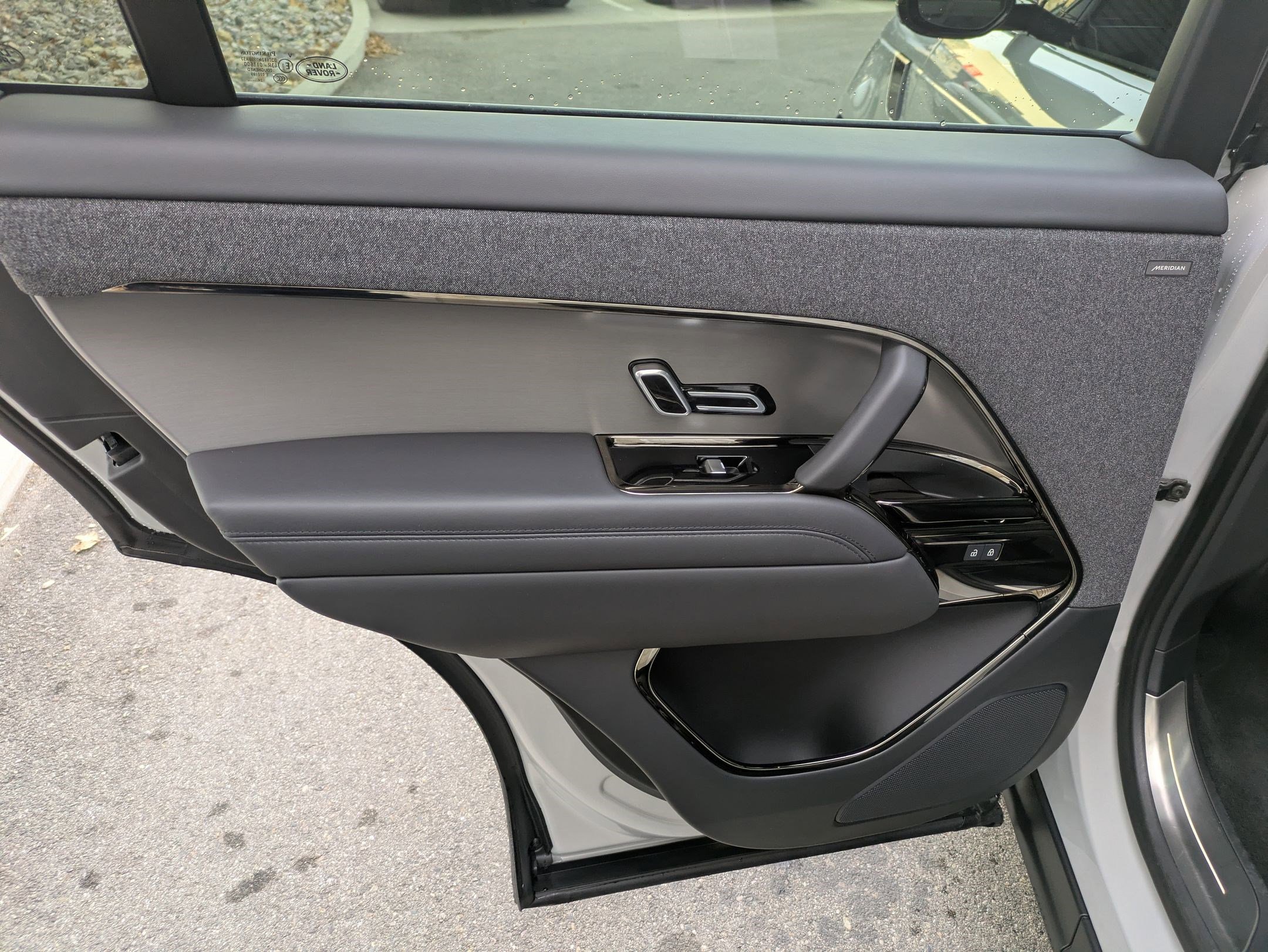 Used 2025 Land Rover Range Rover Sport SE image 31