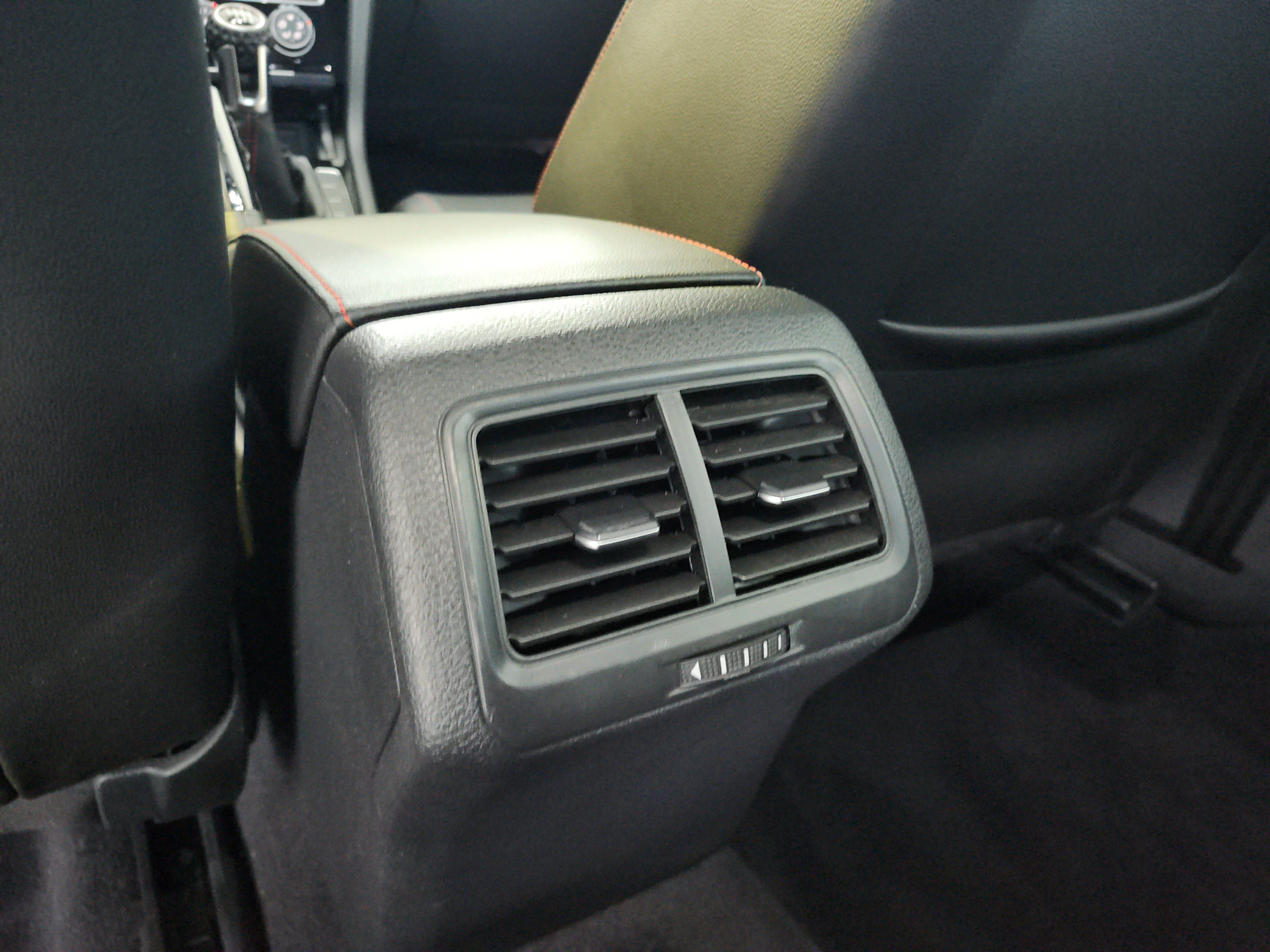 Used 2019 Volkswagen Golf 4-Door FWD image 18