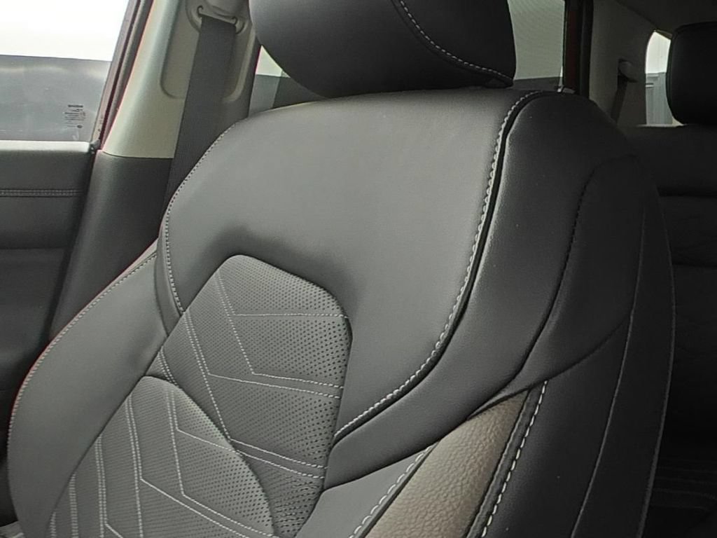 Used 2025 Nissan Pathfinder Platinum w/ Cargo Package FWD image 9