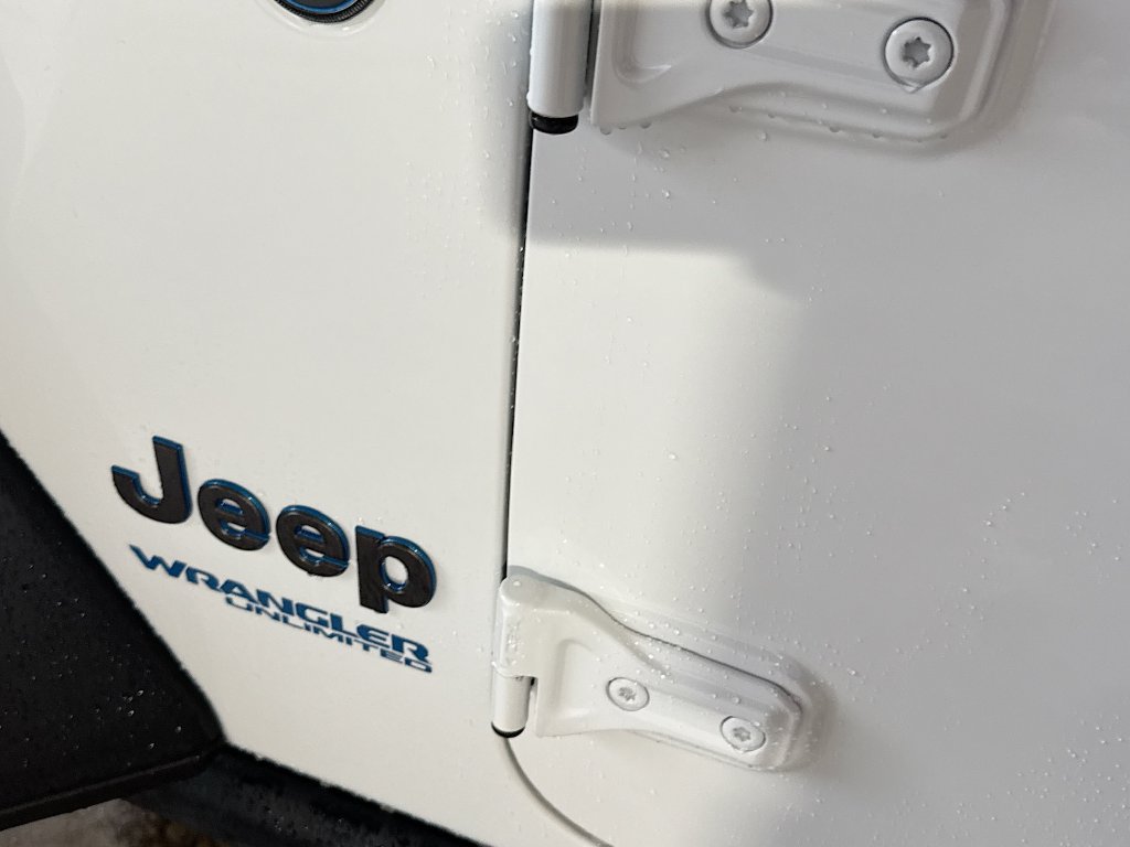 Used 2022 Jeep Wrangler Unlimited Rubicon 4xe AWD/4WD image 36