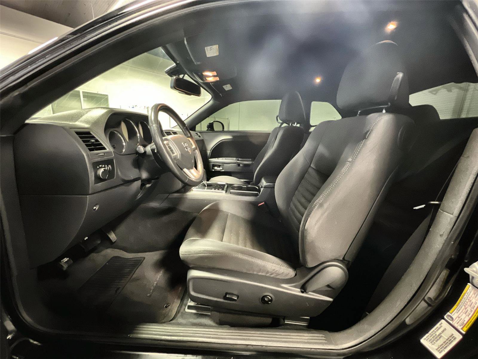 Used 2014 Dodge Challenger SXT w/ Sport Appearance Package image 10