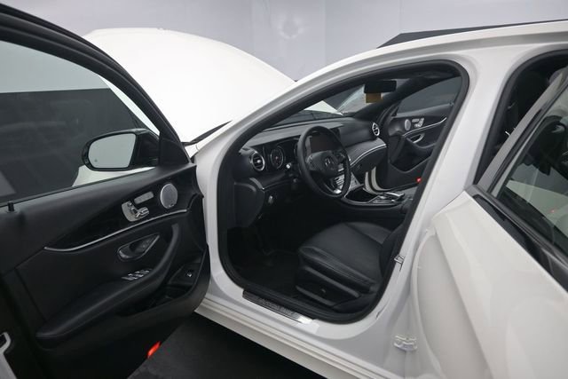Used 2018 Mercedes-Benz E 300 4MATIC image 9