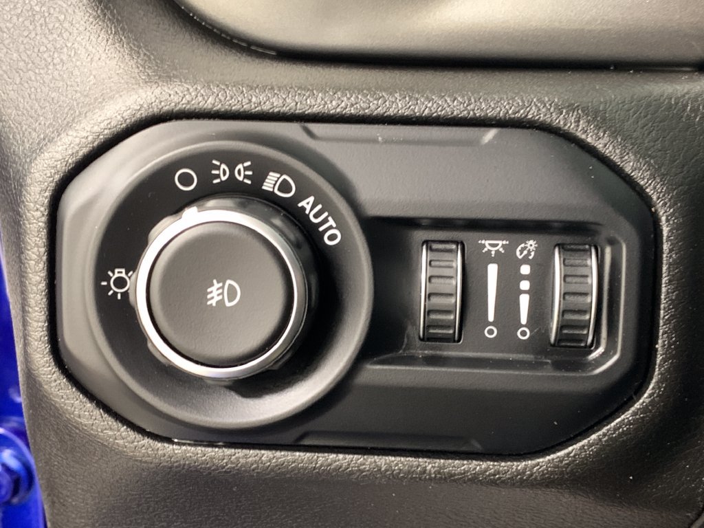 Used 2019 Jeep Wrangler Unlimited Sahara AWD/4WD image 24