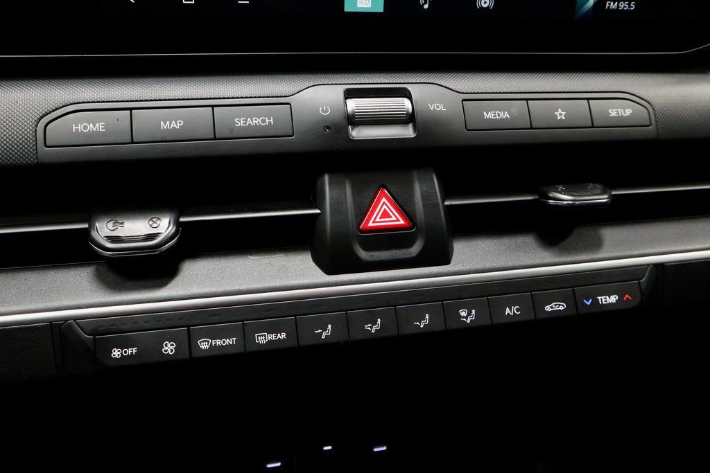 Used 2025 Kia K4 LXS image 32