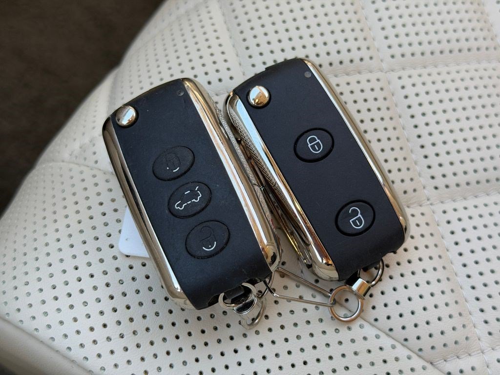 Certified 2018 Bentley Flying Spur V8 AWD/4WD image 39