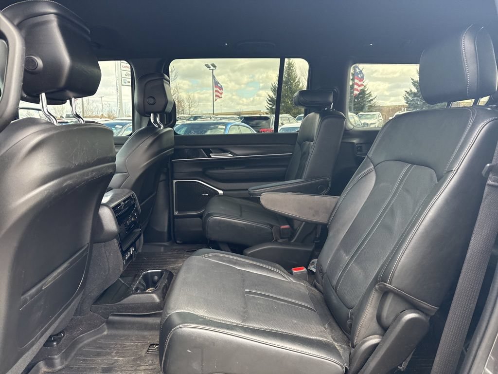 Used 2023 Jeep Wagoneer Series II w/ Flexible Seating Group AWD/4WD image 25