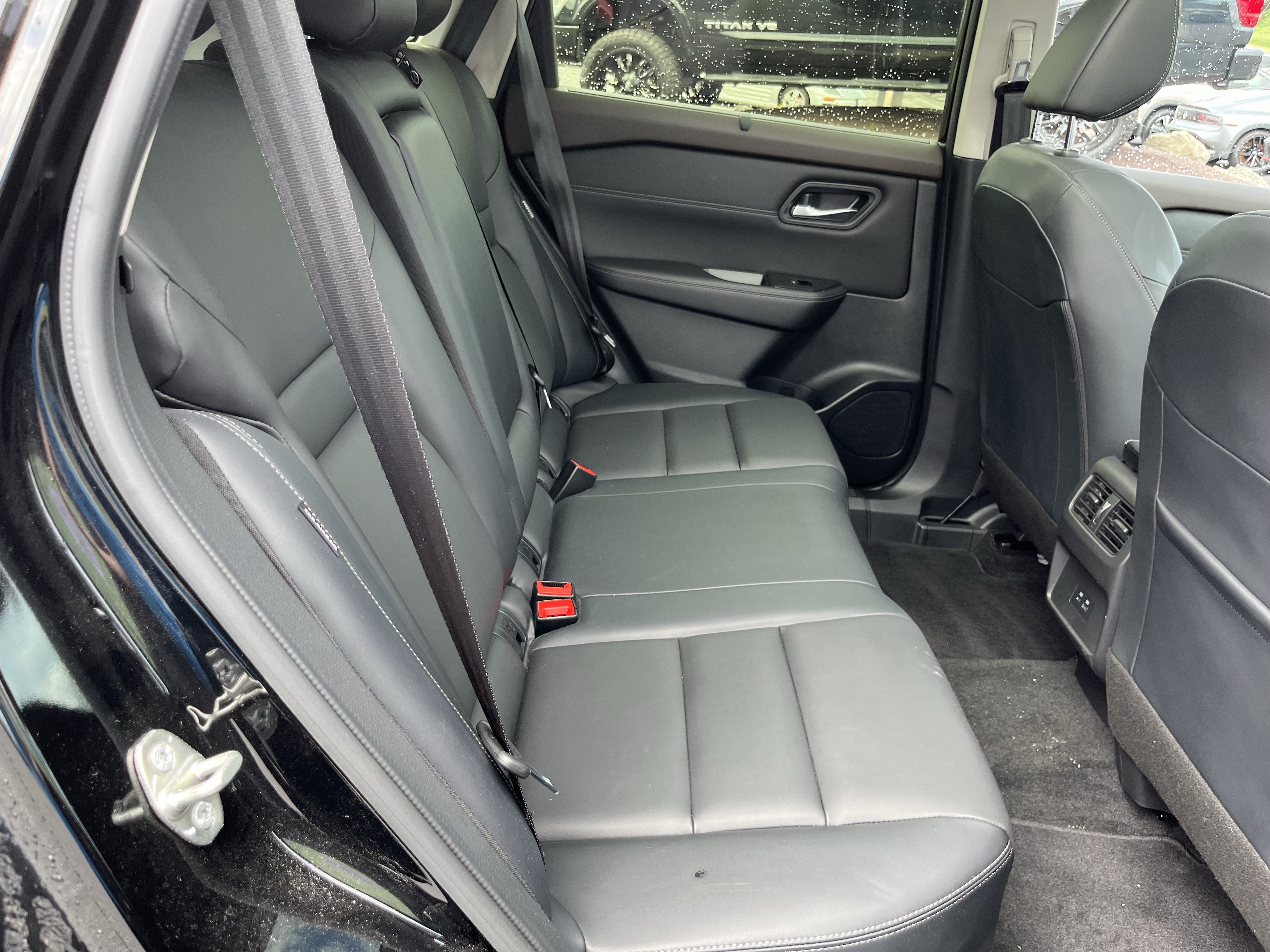 Used 2023 Nissan Rogue SV w/ SV Premium B Package AWD/4WD image 4