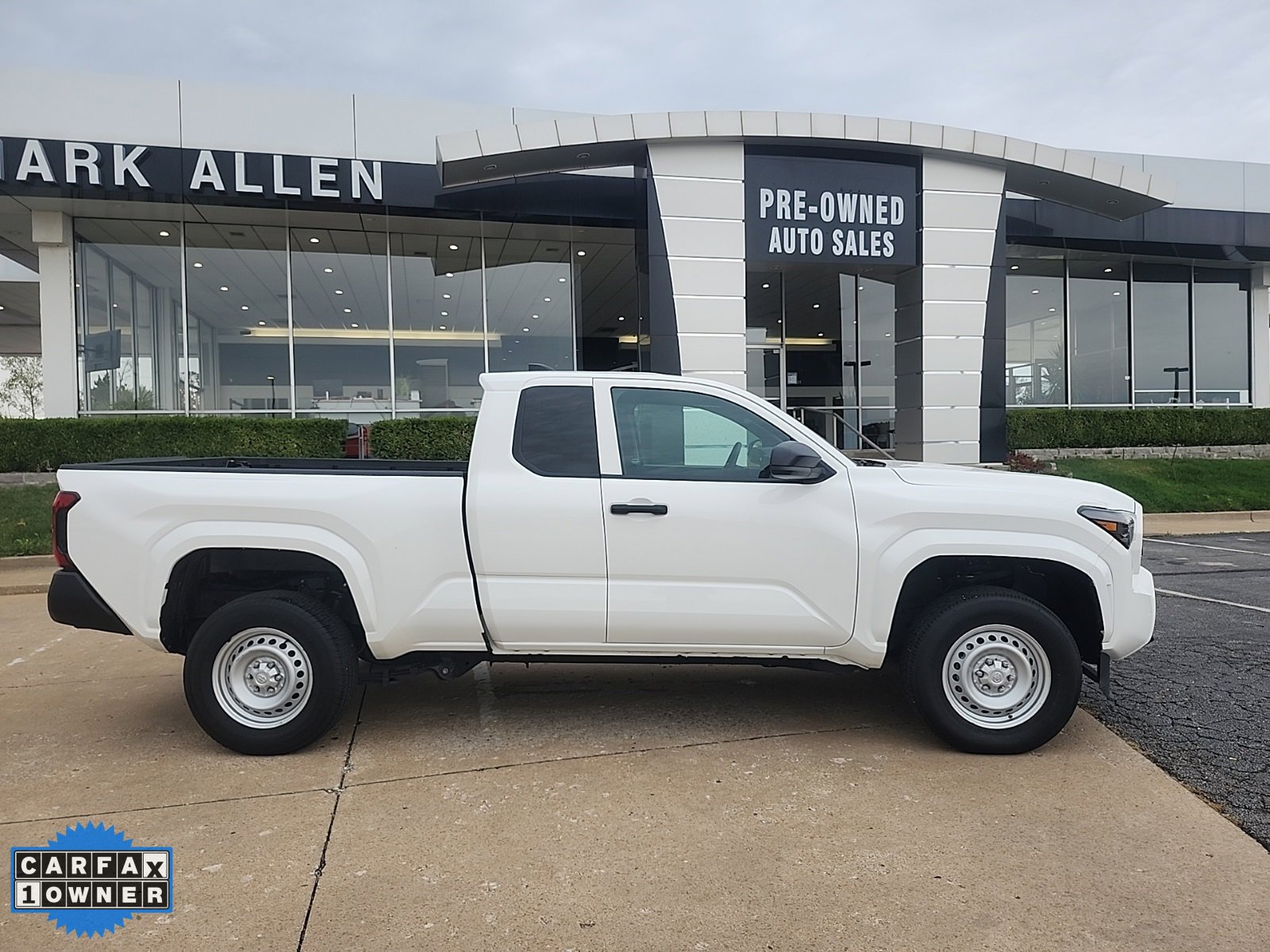 Used 2024 Toyota Tacoma SR image 2