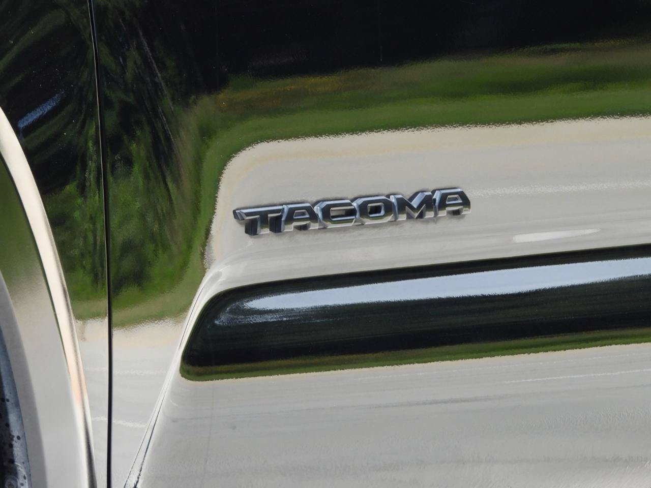 Used 2022 Toyota Tacoma SR5 RWD image 7