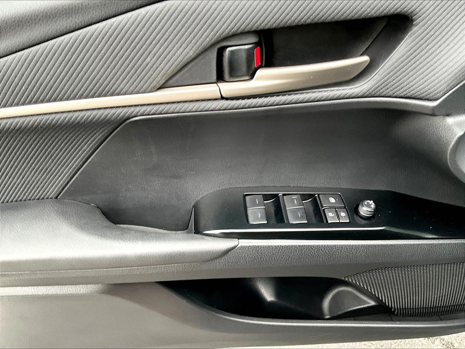 Used 2025 Toyota Camry SE FWD image 37