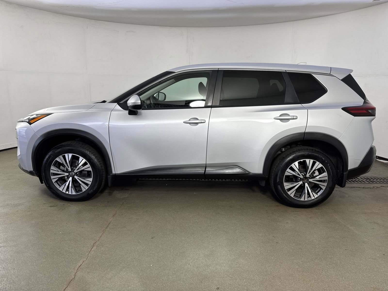Certified 2022 Nissan Rogue SV AWD/4WD image 29