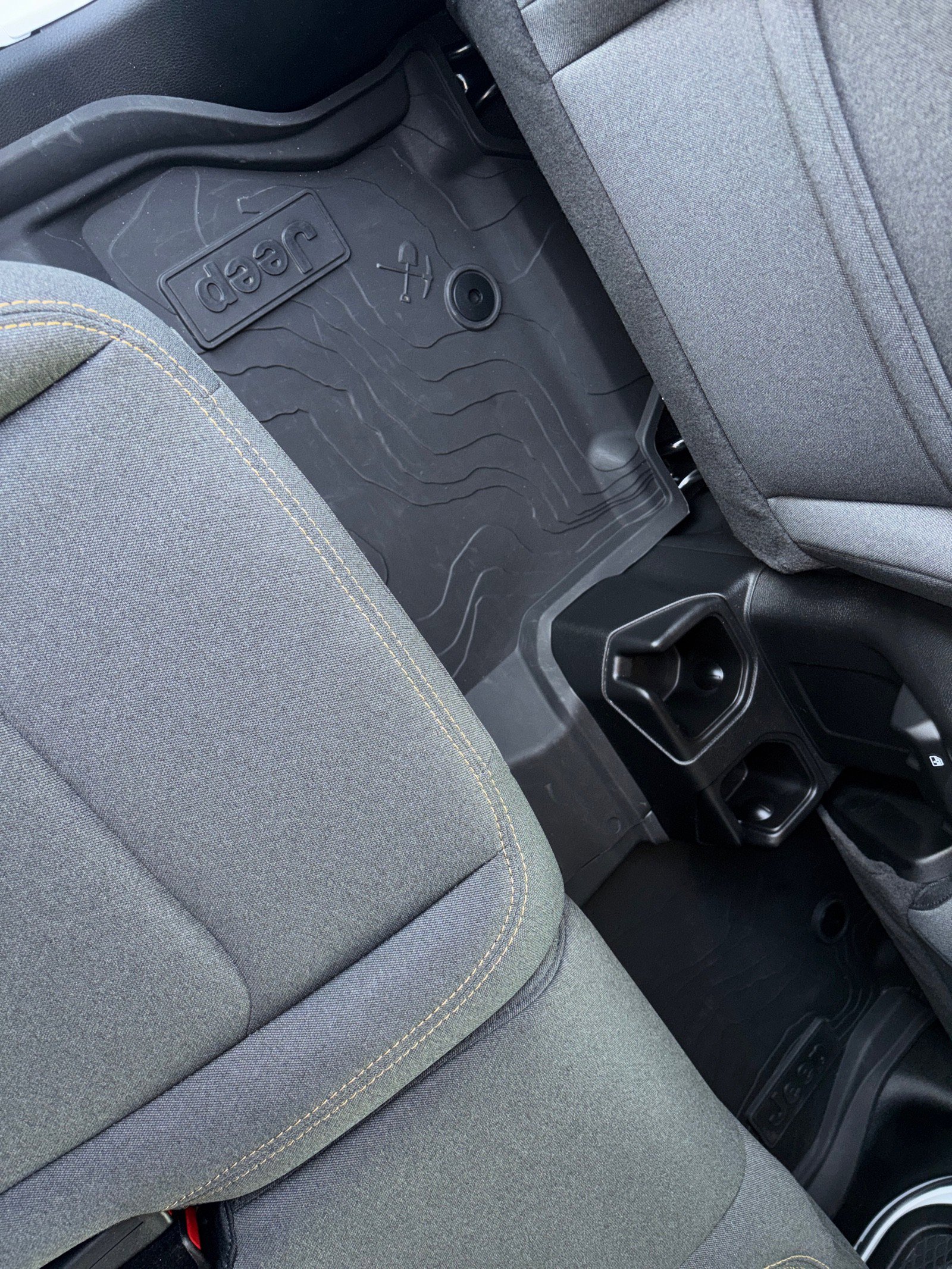 Used 2025 Jeep Gladiator Sport image 33