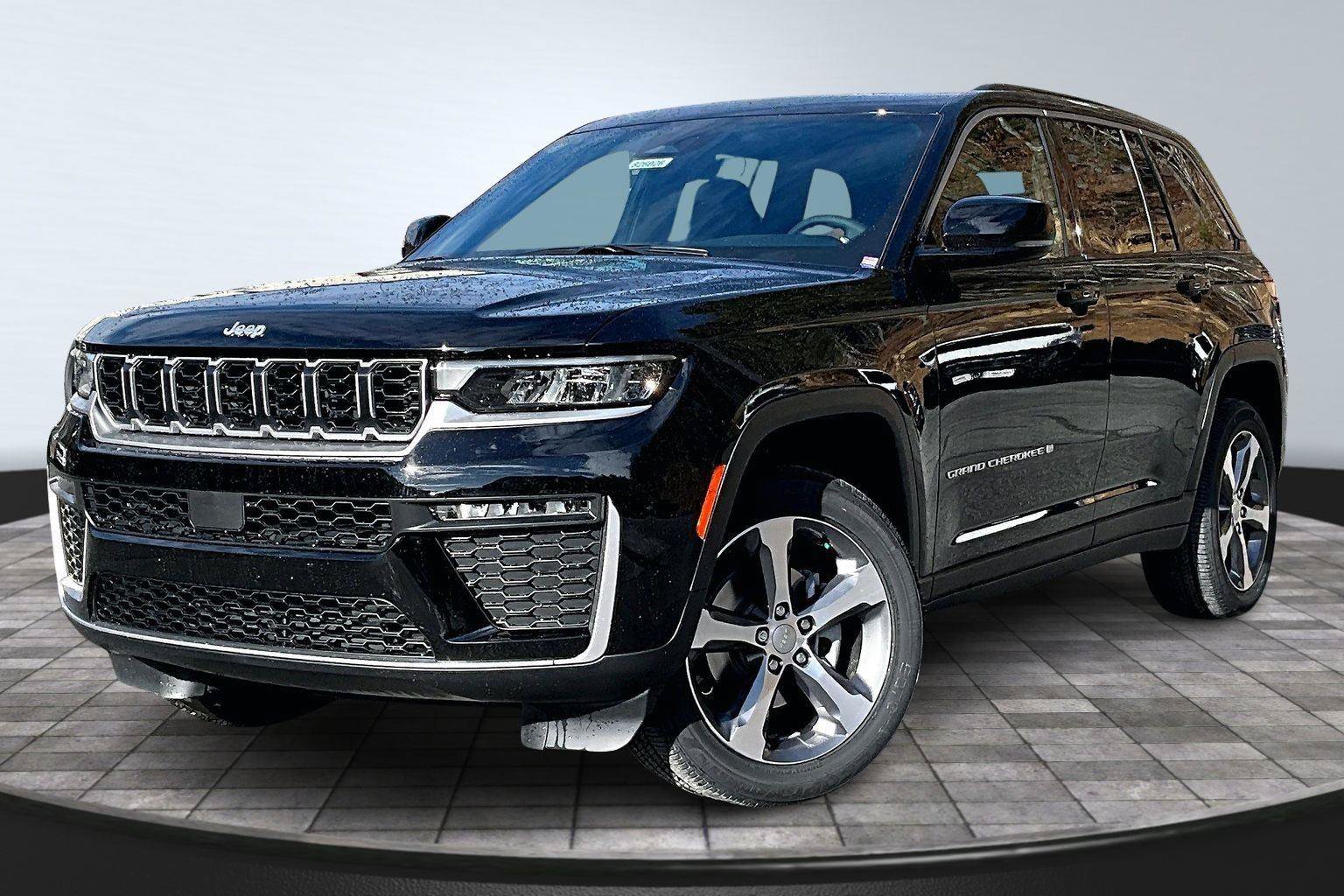 New 2026 Jeep Grand Cherokee Limited w/ Trailer Tow Package AWD/4WD image 2