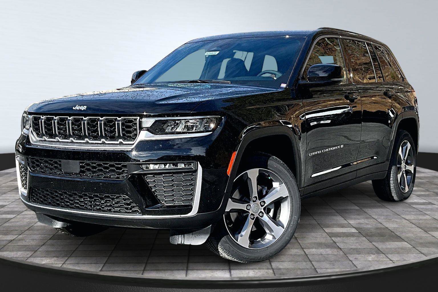 New 2026 Jeep Grand Cherokee Limited w/ Trailer Tow Package AWD/4WD image 2