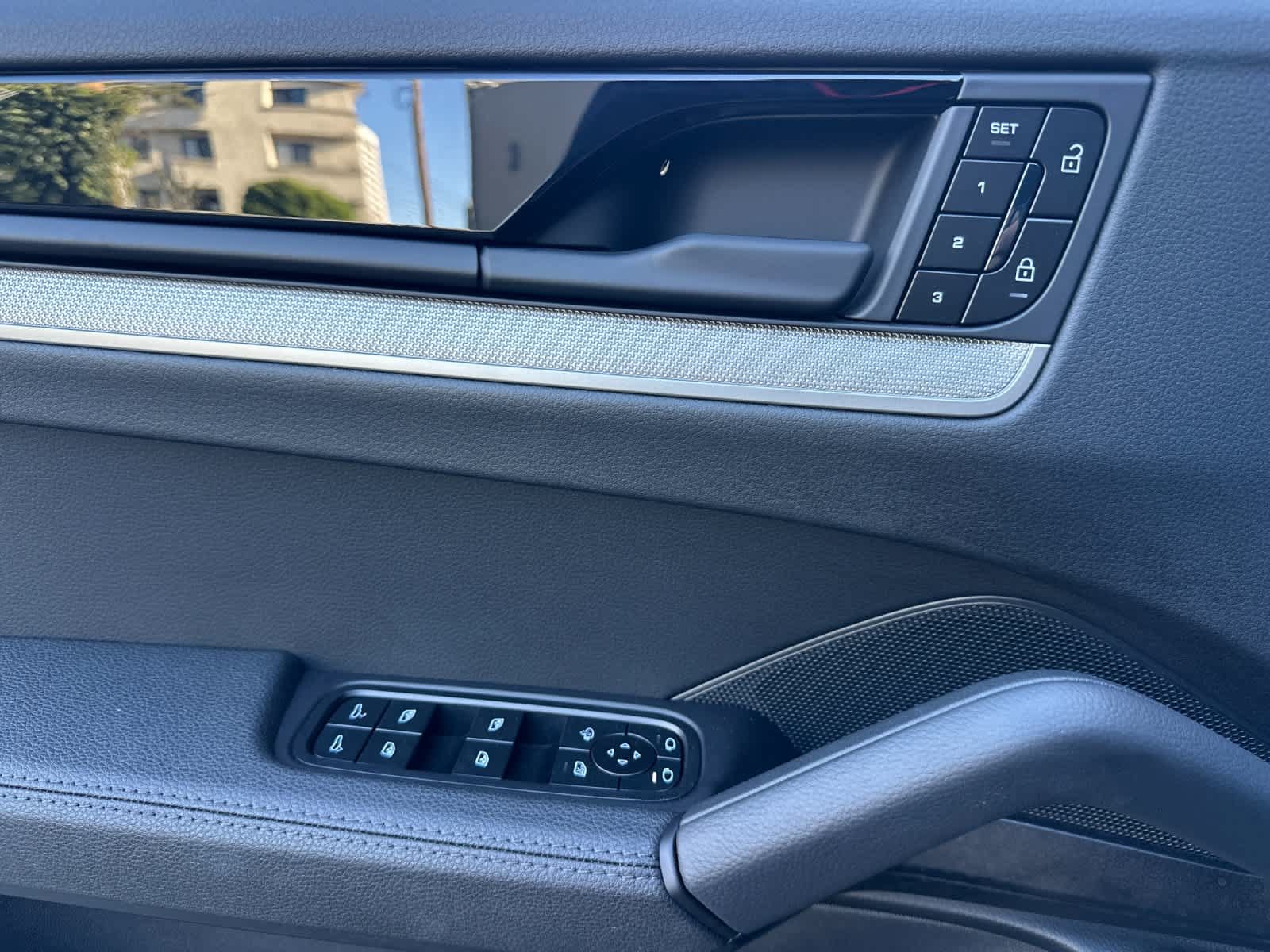 Certified 2025 Porsche Cayenne AWD/4WD image 12