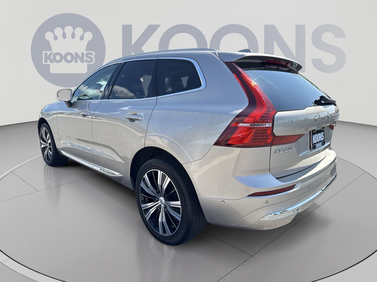Certified 2023 Volvo XC60 B5 Plus w/ Climate Package AWD/4WD image 4