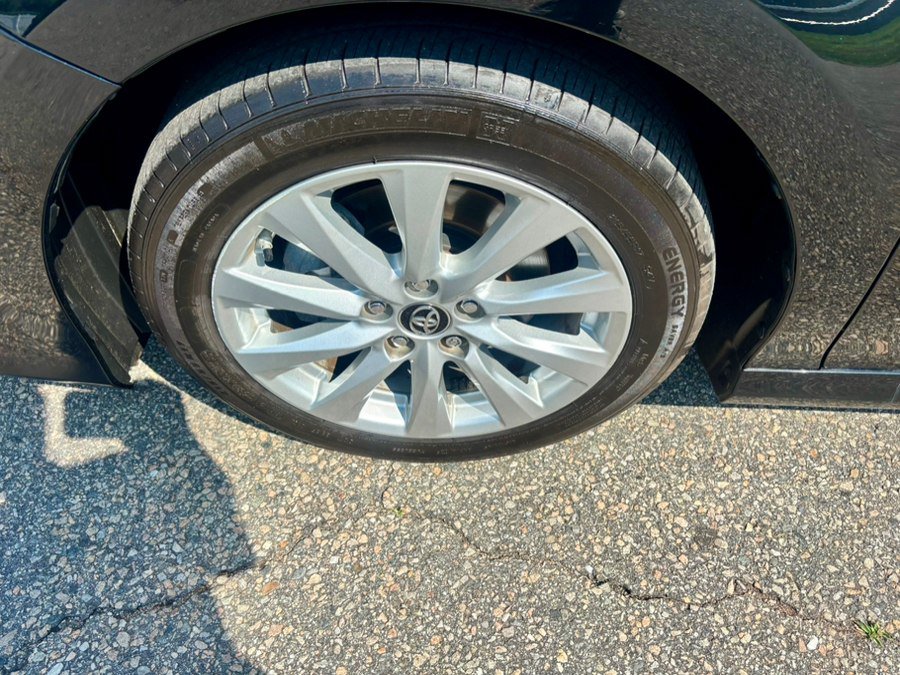 Used 2018 Toyota Camry LE FWD image 35