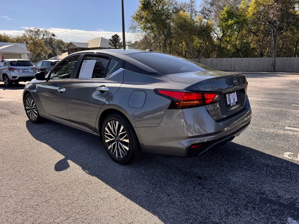 Used 2024 Nissan Altima 2.5 SV image 6