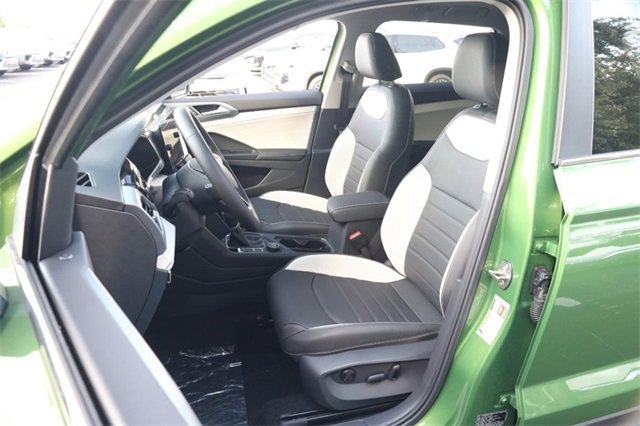 New 2025 Volkswagen Taos SEL image 8