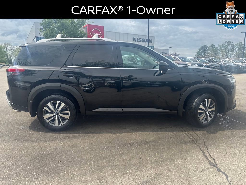 Used 2024 Nissan Pathfinder SL FWD image 3