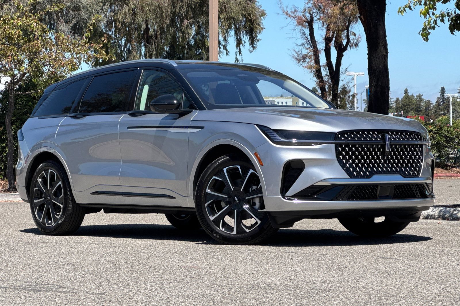 New 2026 Lincoln Nautilus Reserve AWD/4WD image 2