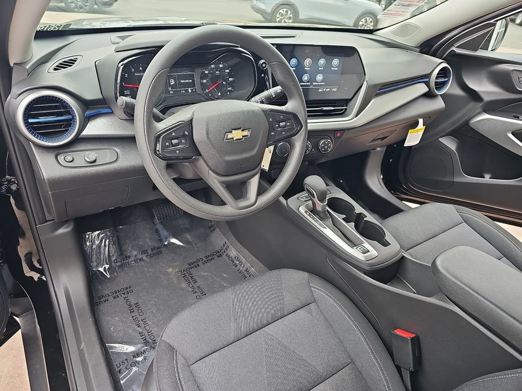 New 2026 Chevrolet Trax LS w/ LS Convenience Package FWD image 15