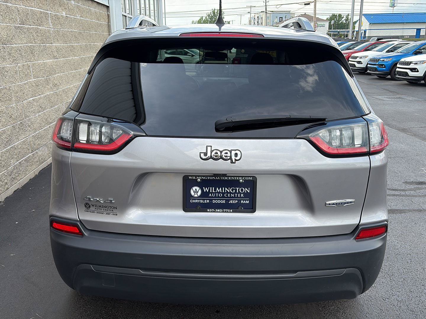 Used 2019 Jeep Cherokee Latitude w/ Cold Weather Group AWD/4WD image 40