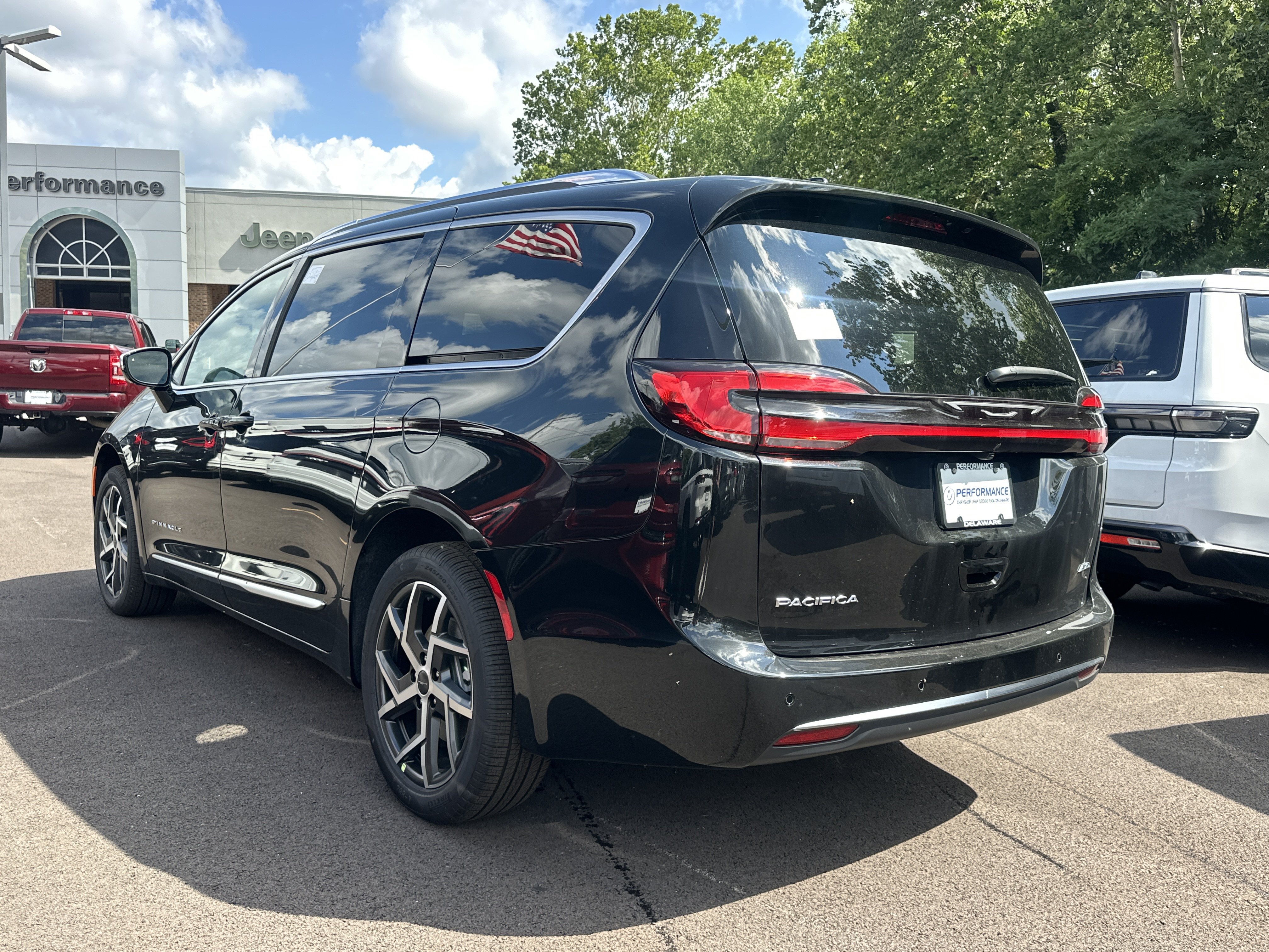 New 2027 Chrysler Pacifica Pinnacle AWD/4WD image 27