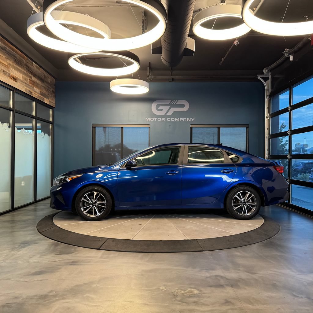 Used 2022 Kia Forte LXS w/ LXS Technology Package FWD image 6