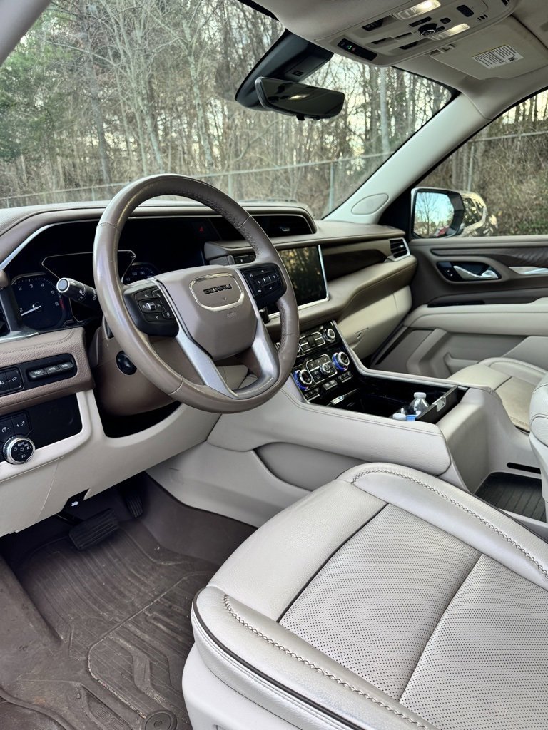 Used 2021 GMC Yukon Denali w/ Denali Premium Package image 15