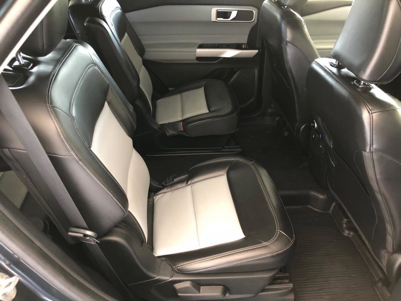 Used 2022 Ford Explorer XLT w/ Equipment Group 202A AWD/4WD image 12