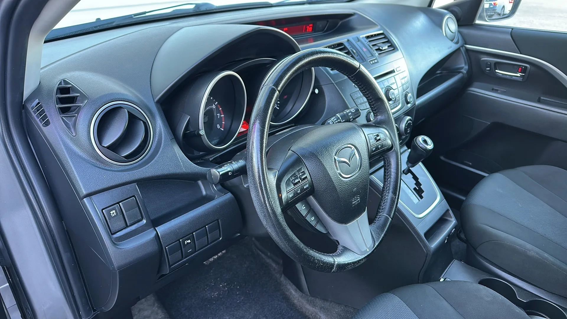 Used 2015 MAZDA MAZDA5 Touring image 5