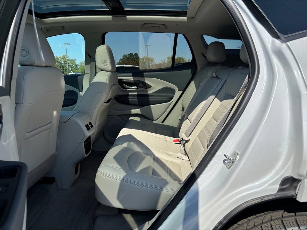 Used 2022 GMC Terrain Denali w/ Denali Premium Package AWD/4WD image 20
