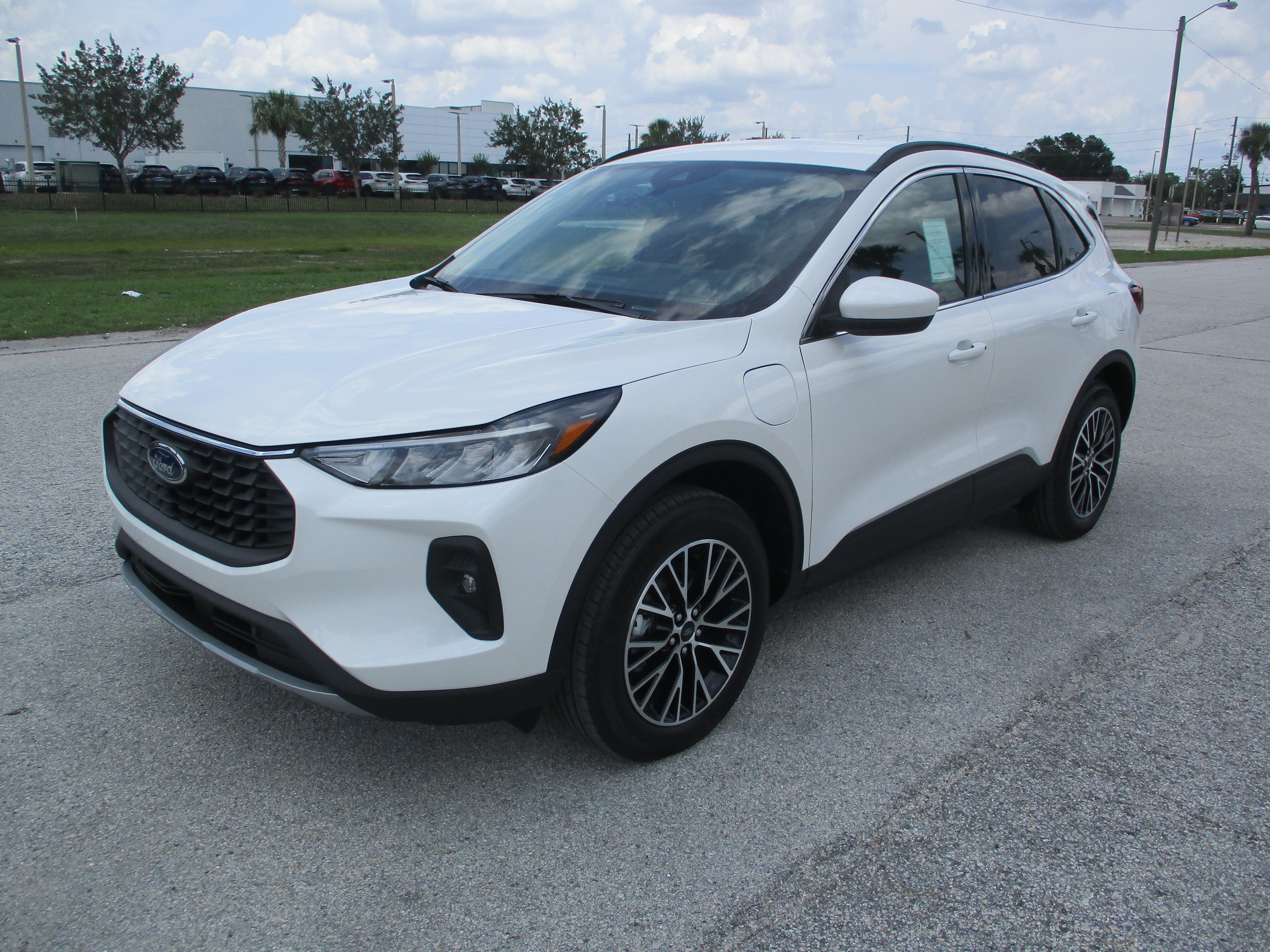 Used 2025 Ford Escape SE FWD image 3