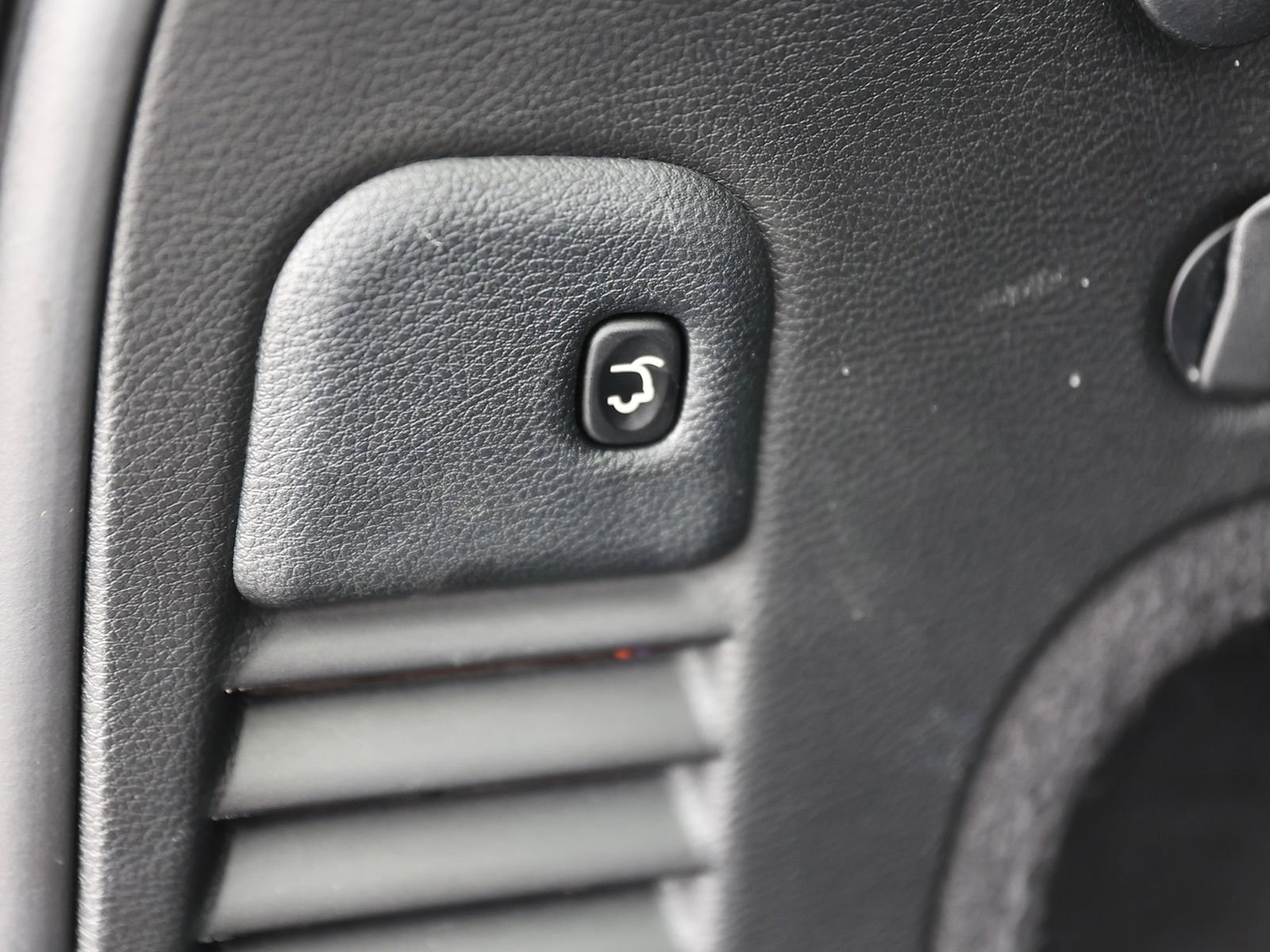 Used 2020 Jeep Grand Cherokee Altitude AWD/4WD image 14