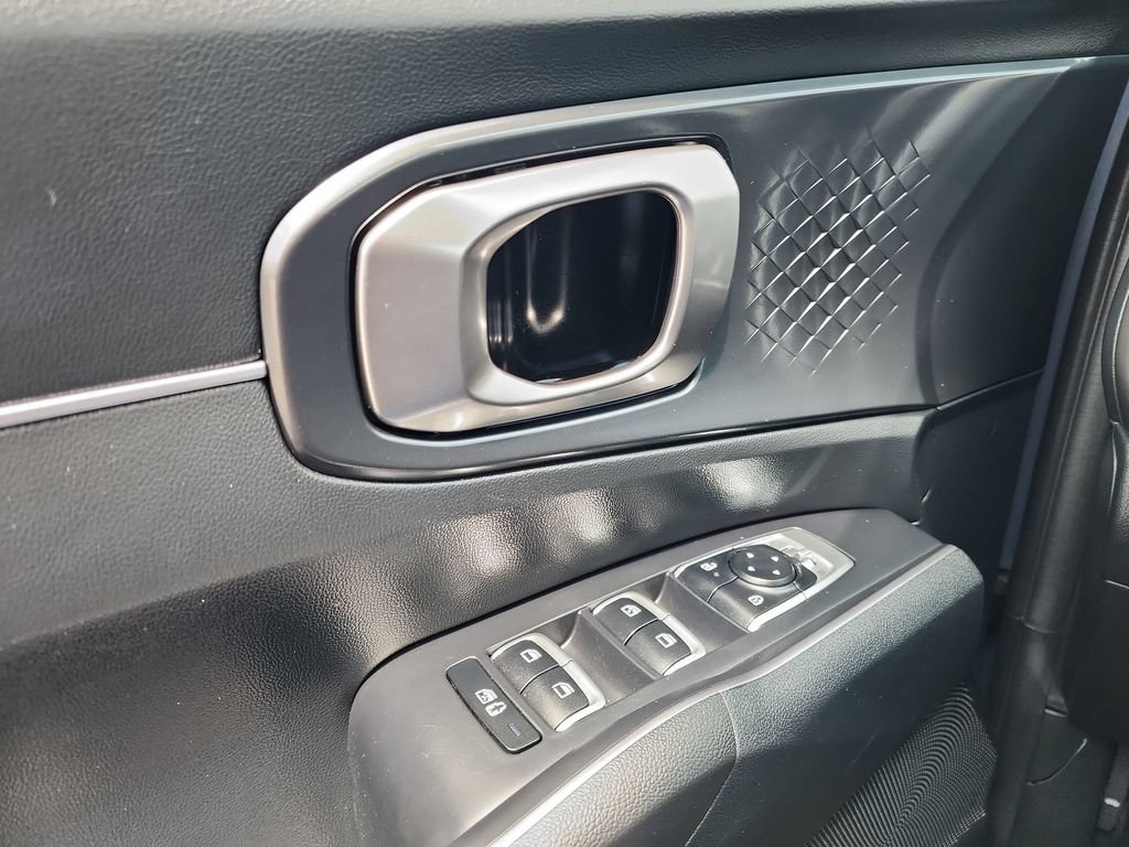 Used 2024 Kia Sorento S FWD image 13