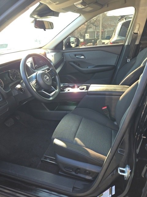 Used 2022 Nissan Rogue SV image 11