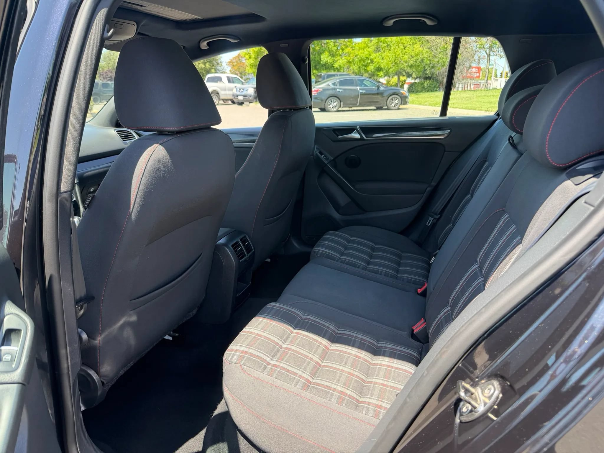 Used 2011 Volkswagen GTI 4-Door FWD image 11