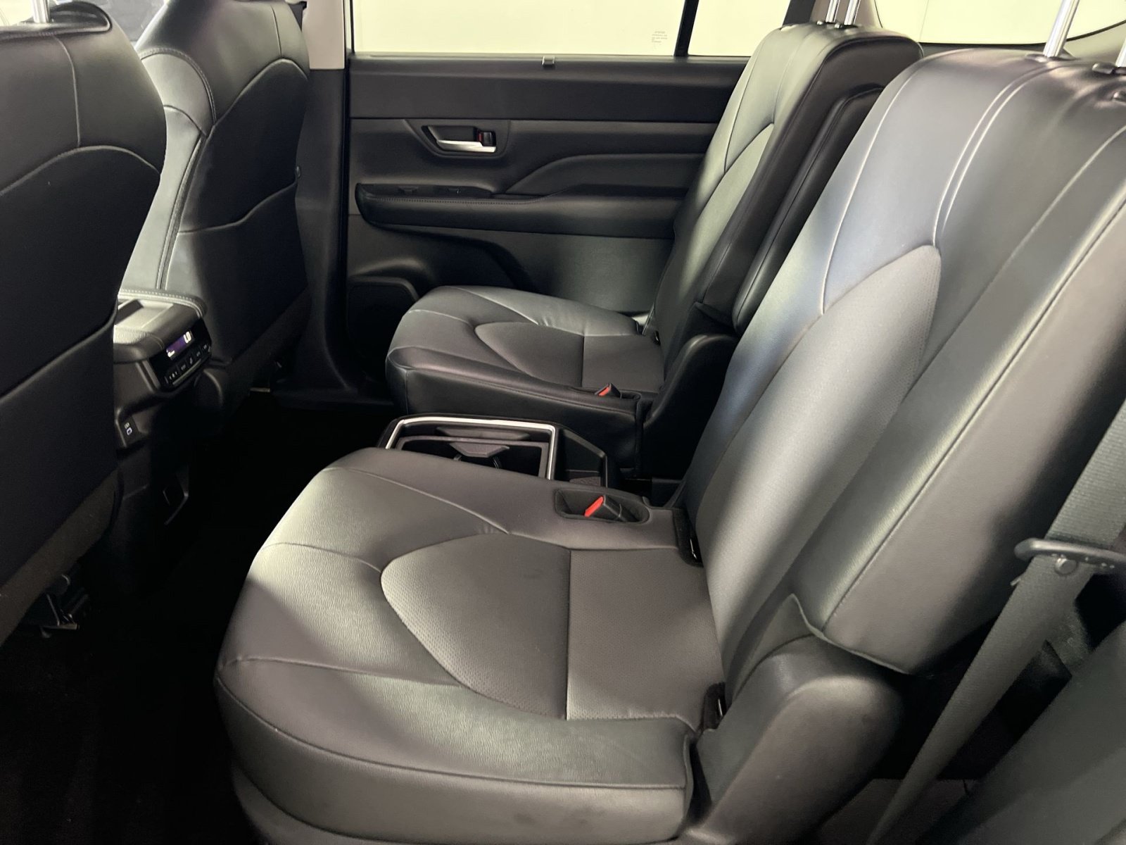 Used 2025 Toyota Grand Highlander AWD image 26