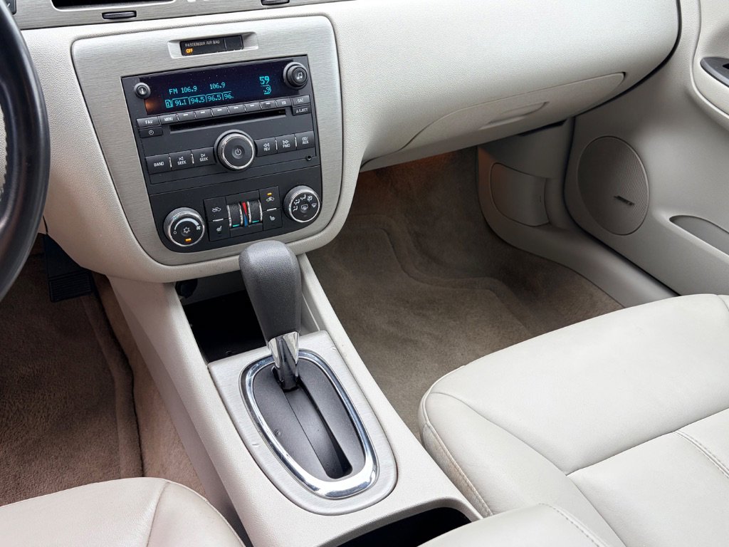 Used 2008 Chevrolet Impala LTZ FWD image 12