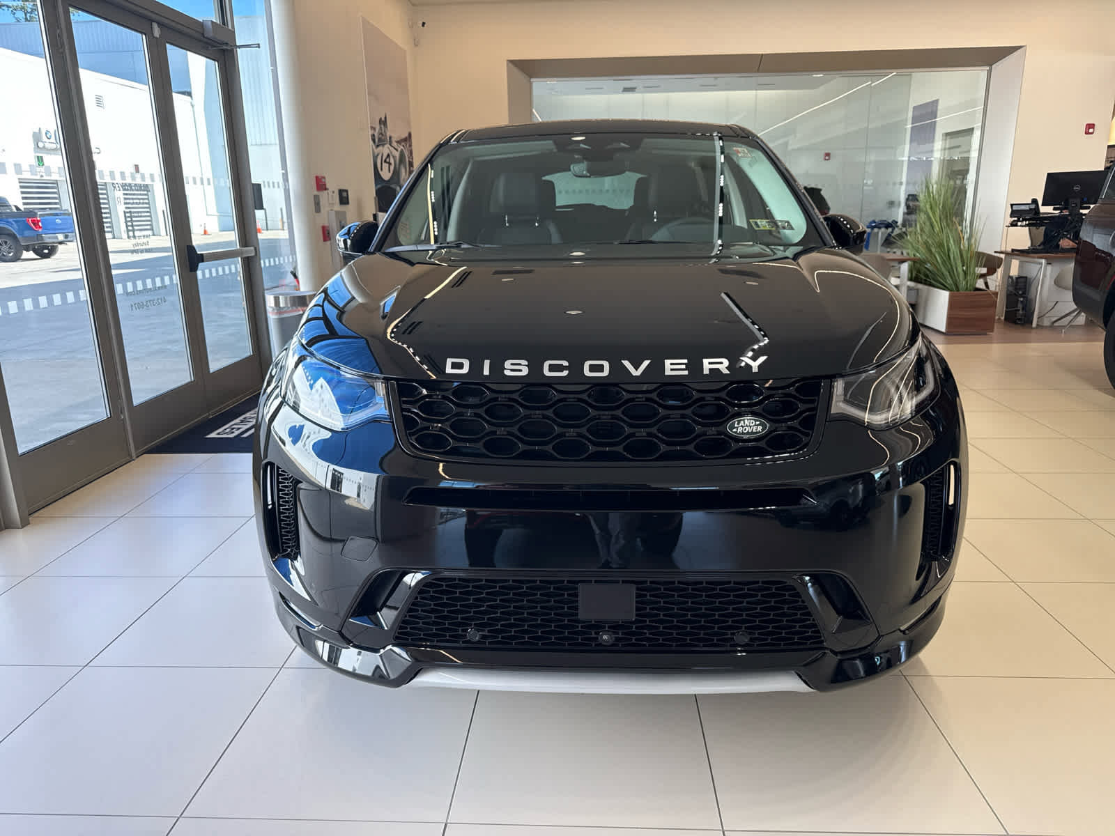 Used 2025 Land Rover Discovery Sport S image 2