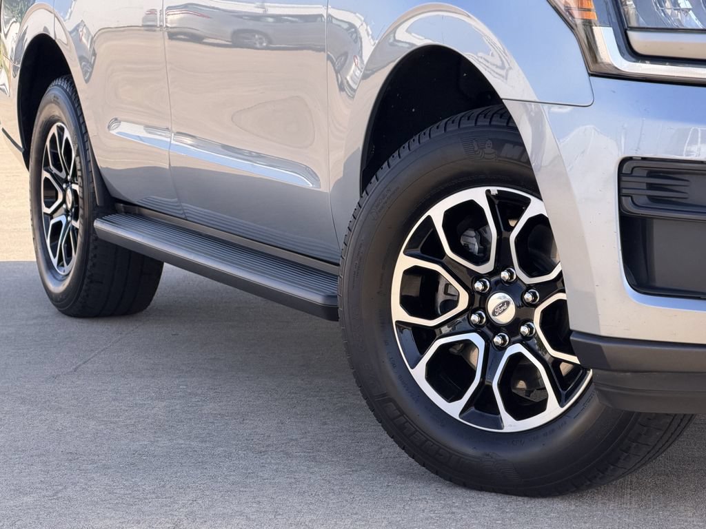 Used 2024 Ford Expedition XLT RWD image 12