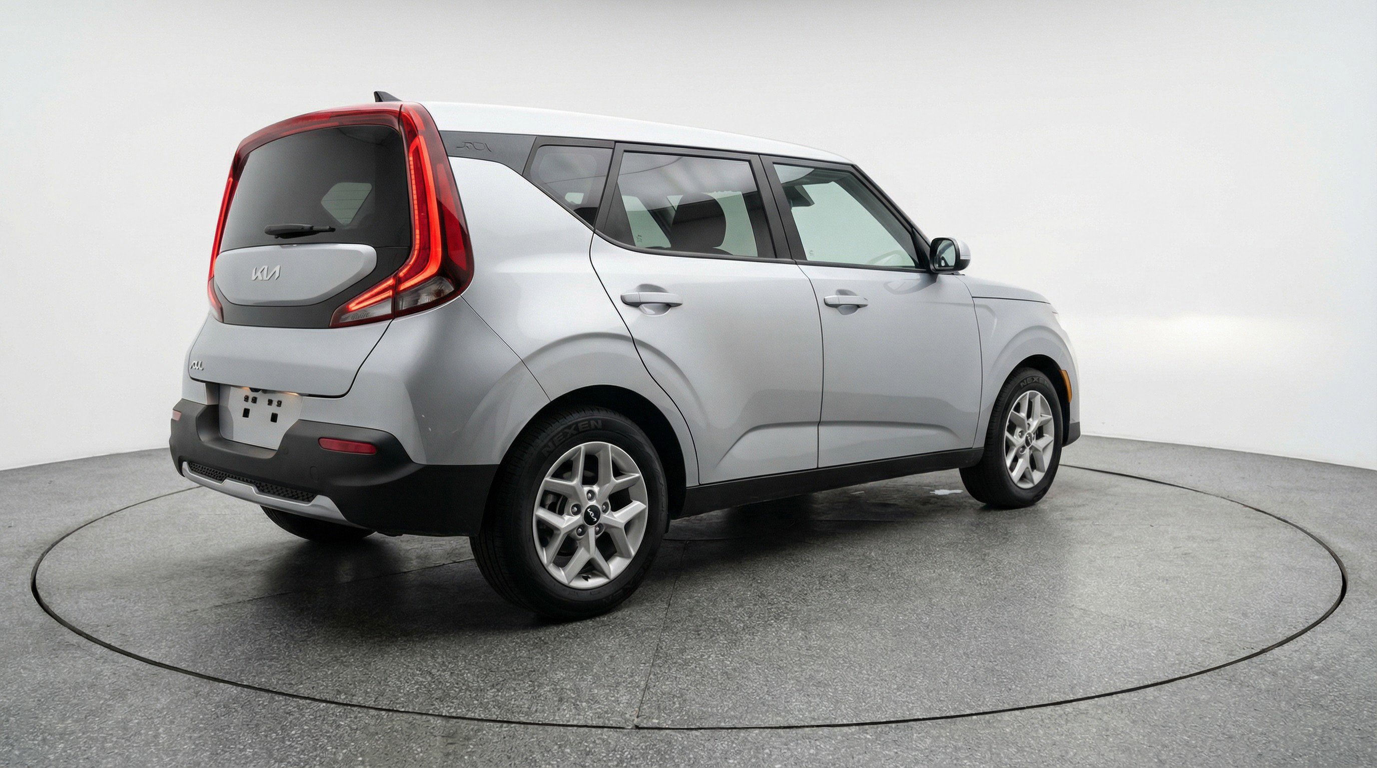 Used 2025 Kia Soul LX w/ LX Technology Package FWD image 9