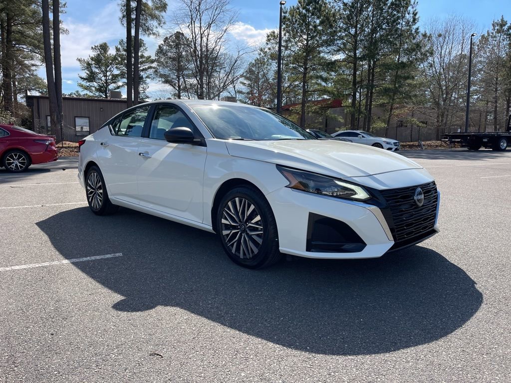 Used 2025 Nissan Altima 2.5 SV image 4
