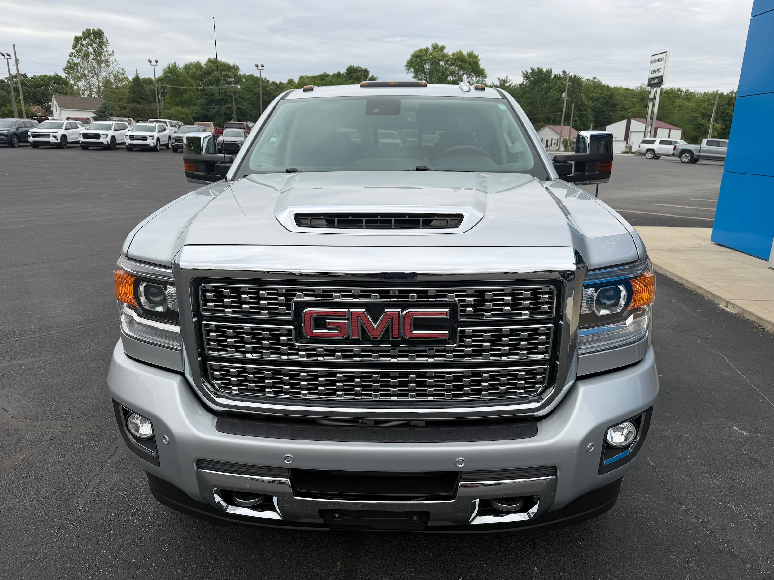 Used 2019 GMC Sierra 2500 Denali w/ Duramax Plus Package AWD/4WD image 13