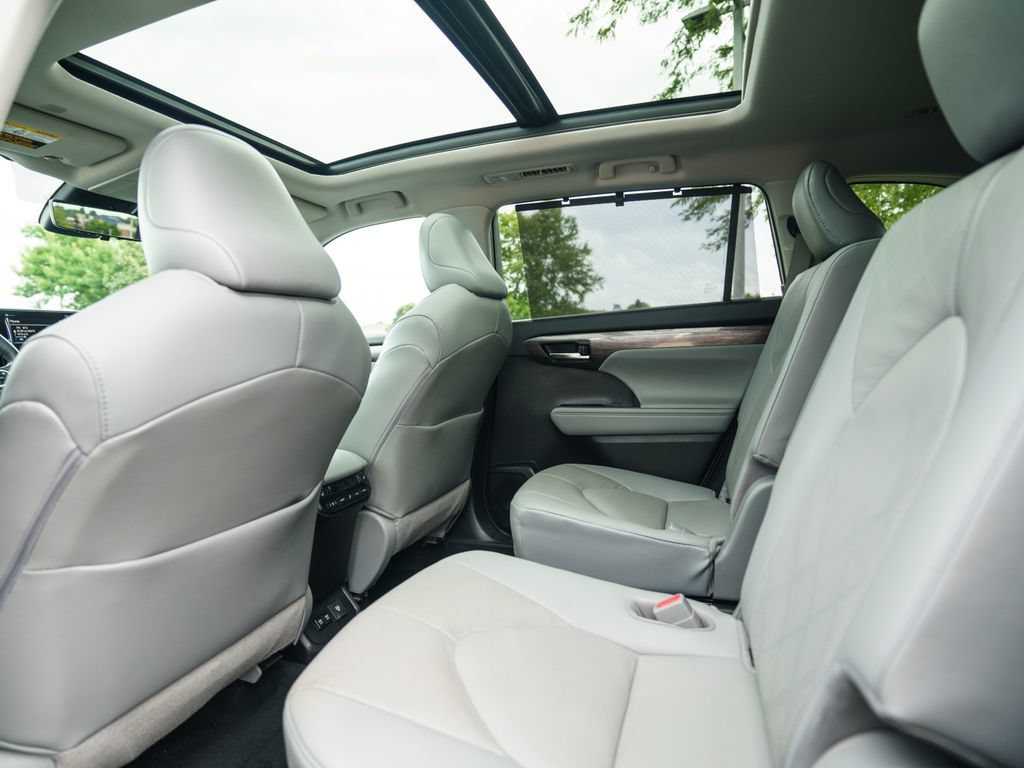 Used 2021 Toyota Highlander Platinum AWD/4WD image 43