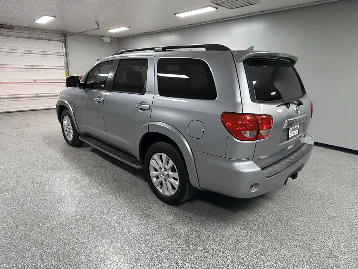 Used 2010 Toyota Sequoia Platinum RWD image 5